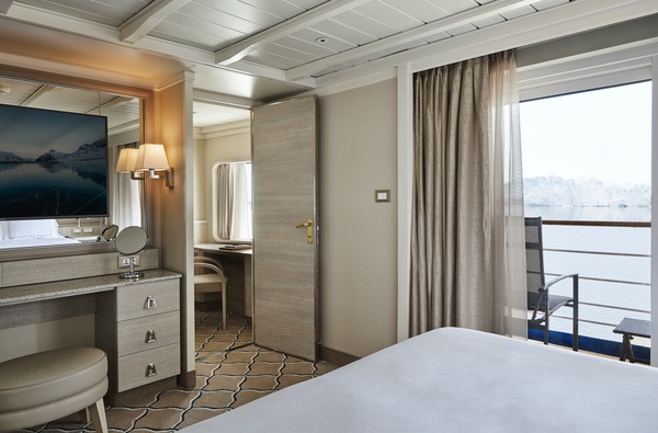 Silversea Cruises Silver Cloud Grand Suite 3 ©Silversea Cruises Ltd.jpg